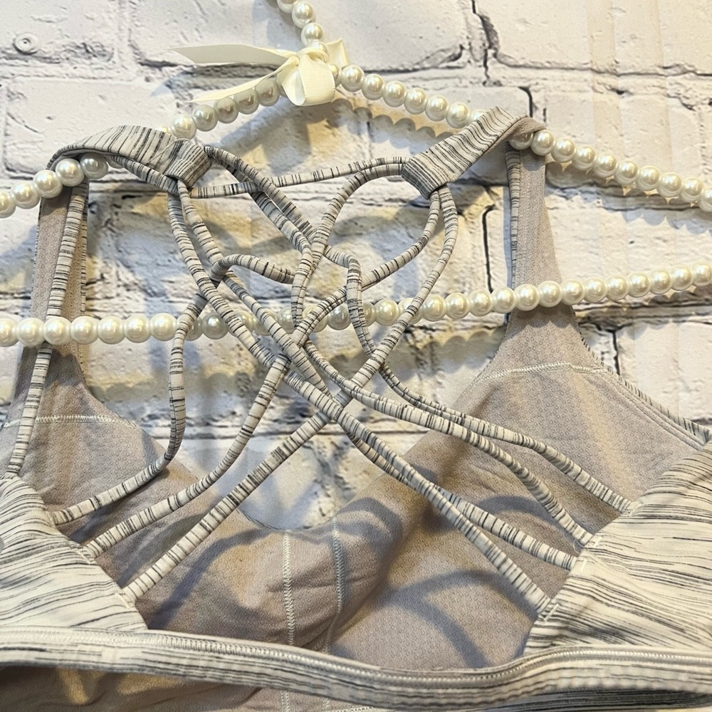 LULULEMON Free To Be Bra (Wild)
Wee Are From Space Nimbus Battleship SIZ… - Picture 9 of 11